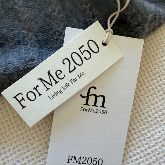 FM 2050 NWT Gray Knit Sweater with Pearl Button - Picture 6 of 8